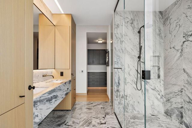 255 Hennepin Ave 3201, Minneapolis, MN 55408