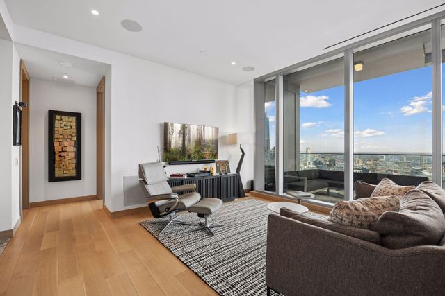 255 Hennepin Ave 3201, Minneapolis, MN 55408