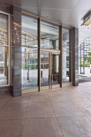 255 Hennepin Ave 3201, Minneapolis, MN 55408