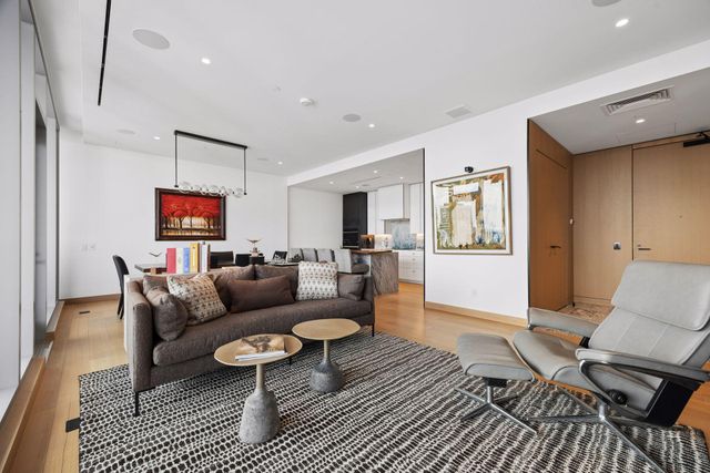 255 Hennepin Ave 3201, Minneapolis, MN 55408