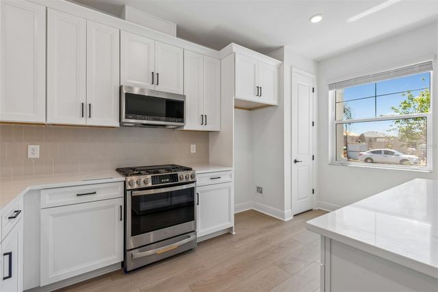 8119 SEAFLOWER PARKWAY, Bradenton, FL 34210