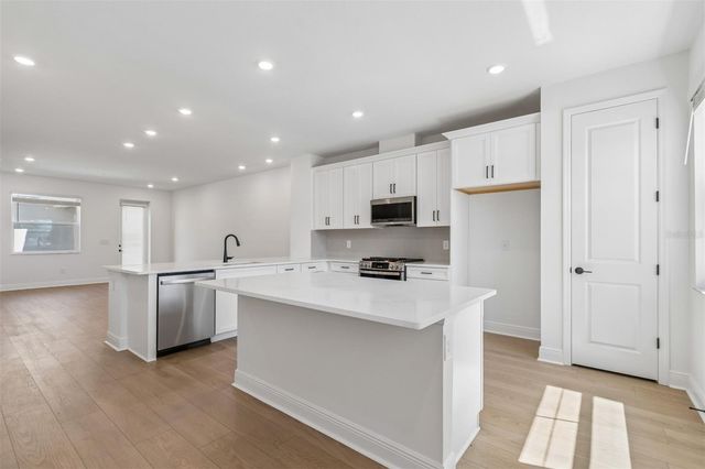 8119 SEAFLOWER PARKWAY, Bradenton, FL 34210