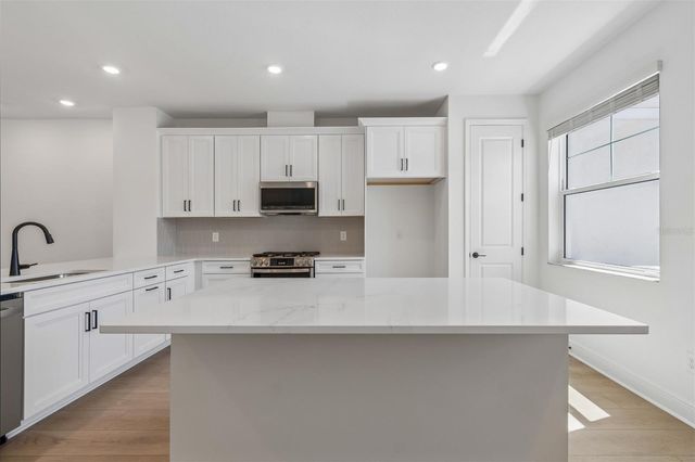 8119 SEAFLOWER PARKWAY, Bradenton, FL 34210