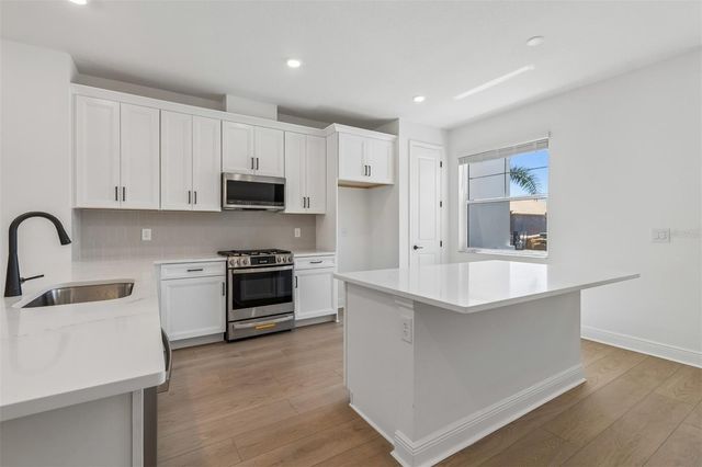 8119 SEAFLOWER PARKWAY, Bradenton, FL 34210