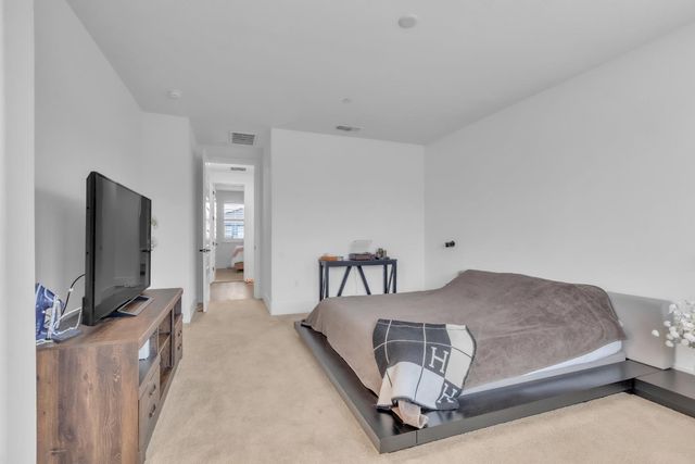 2751 Macabee Dr, Lathrop, CA 95330