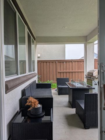 2751 Macabee Dr, Lathrop, CA 95330