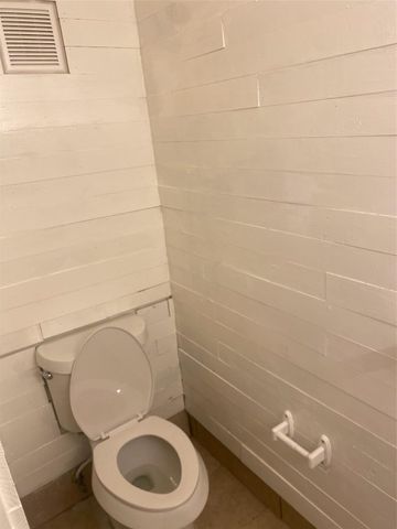 9350 Country Creek Drive 1, Houston, TX 77036