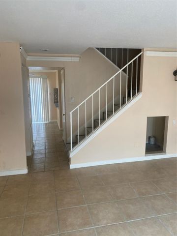 9350 Country Creek Drive 1, Houston, TX 77036