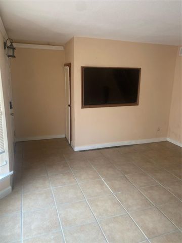 9350 Country Creek Drive 1, Houston, TX 77036