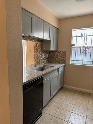 9350 Country Creek Drive 1, Houston, TX 77036