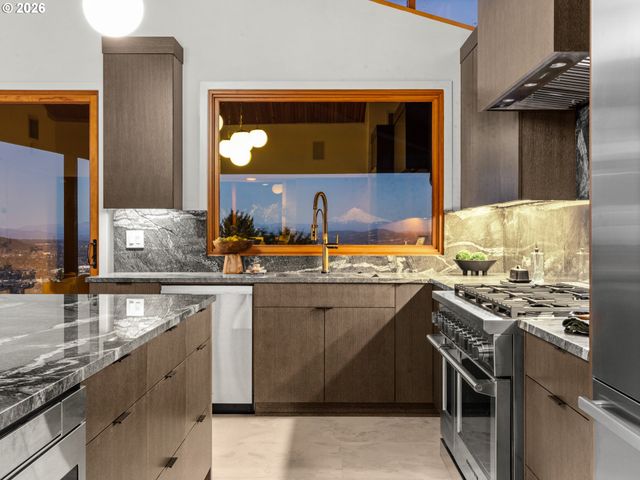 1209 Sw HESSLER Dr, Portland, OR 97239