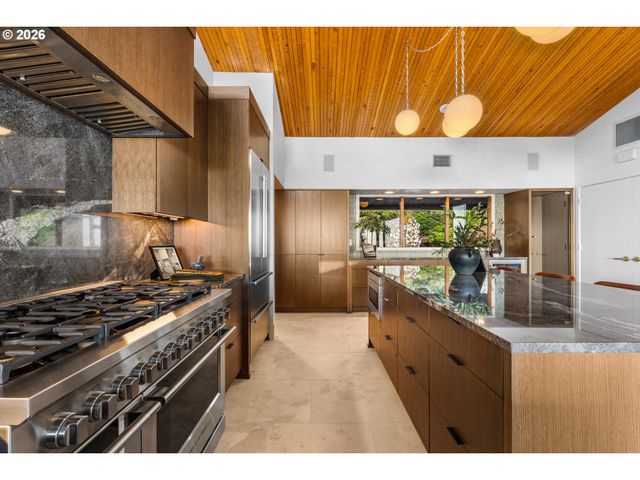 1209 Sw HESSLER Dr, Portland, OR 97239