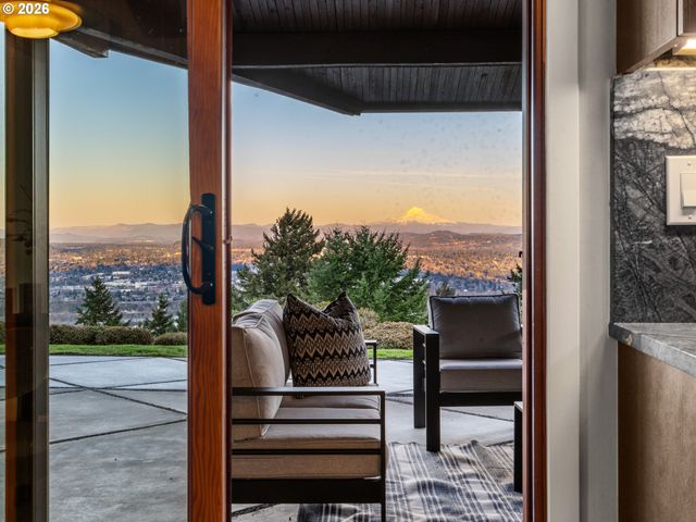 1209 Sw HESSLER Dr, Portland, OR 97239