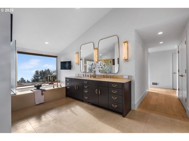 1209 Sw HESSLER Dr, Portland, OR 97239