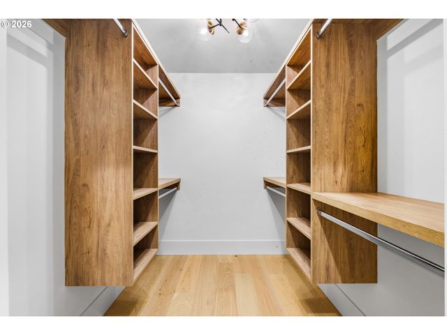 1209 Sw HESSLER Dr, Portland, OR 97239