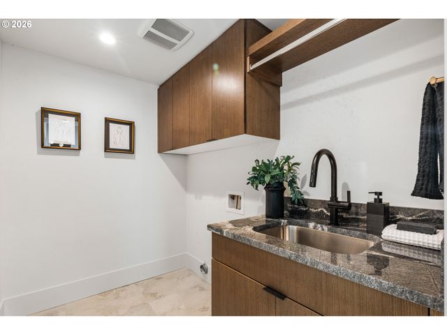 1209 Sw HESSLER Dr, Portland, OR 97239