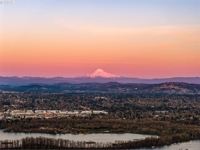 1209 Sw HESSLER Dr, Portland, OR 97239