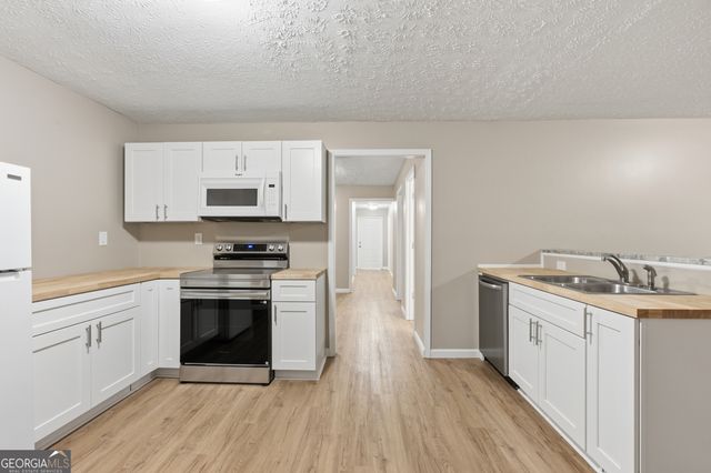 2015 Wood Valley Drive, Loganville, GA 30052