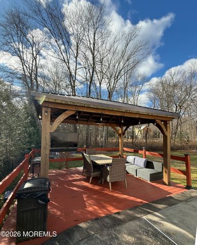 12 Crest Road, Jackson, NJ 08527