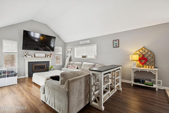 12 Crest Road, Jackson, NJ 08527