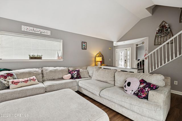 12 Crest Road, Jackson, NJ 08527