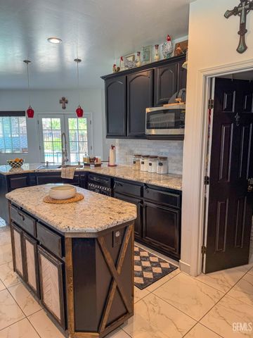 15608 Sammie Avenue, Bakersfield, CA 93314