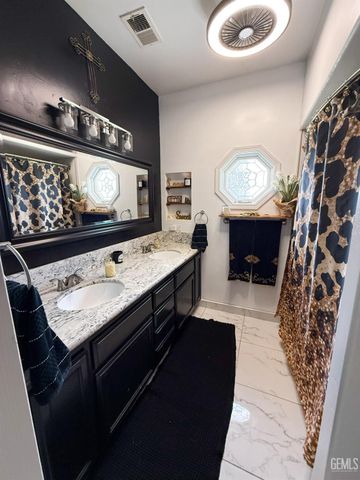 15608 Sammie Avenue, Bakersfield, CA 93314