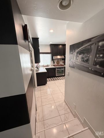 15608 Sammie Avenue, Bakersfield, CA 93314