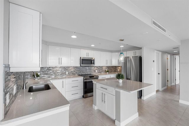 223 ISLAND WAY 7F, Clearwater Beach, FL 33767