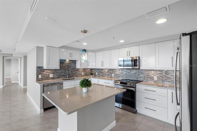 223 ISLAND WAY 7F, Clearwater Beach, FL 33767