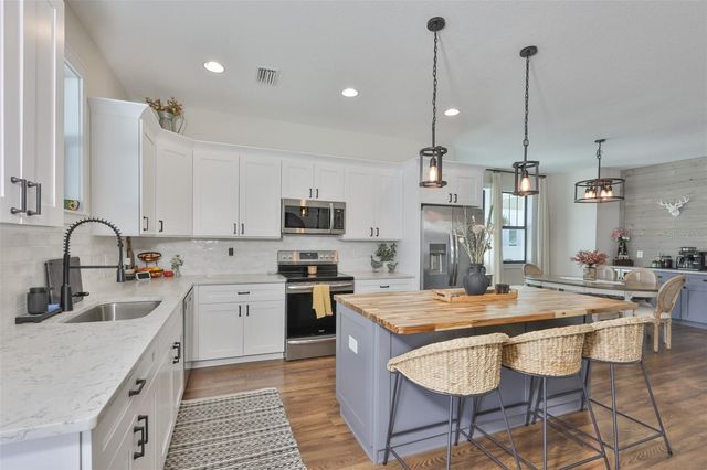 1806 E CARACAS STREET, Tampa, FL 33610