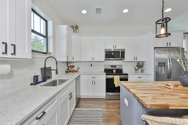 1806 E CARACAS STREET, Tampa, FL 33610