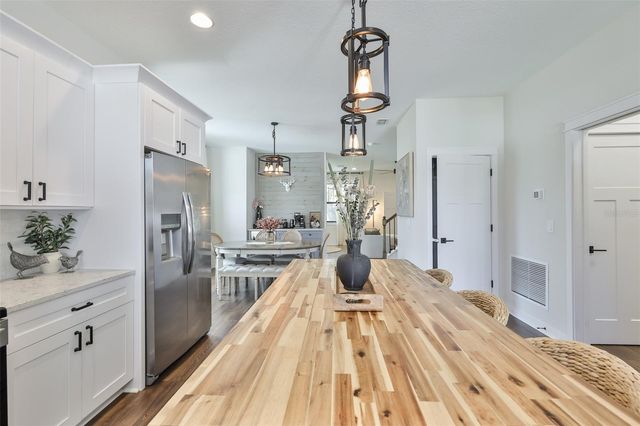 1806 E CARACAS STREET, Tampa, FL 33610