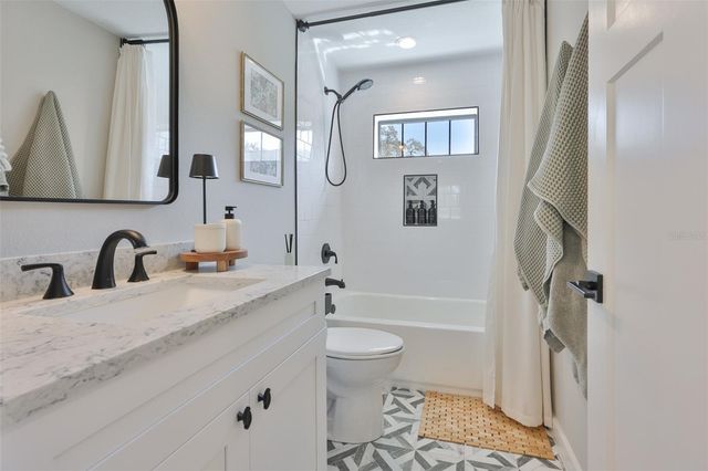 1806 E CARACAS STREET, Tampa, FL 33610