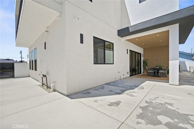 8251 Friesland Drive, Huntington Beach, CA 92646