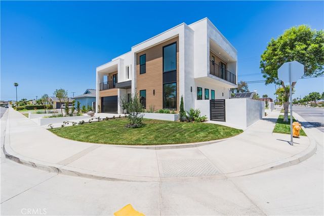8251 Friesland Drive, Huntington Beach, CA 92646