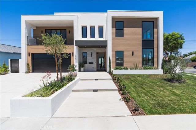 8251 Friesland Drive, Huntington Beach, CA 92646