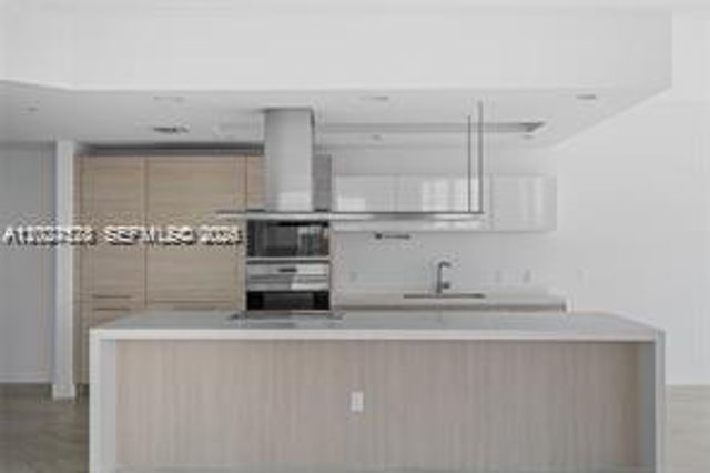 17111 Biscayne Blvd 1210, North Miami Beach, FL 33160