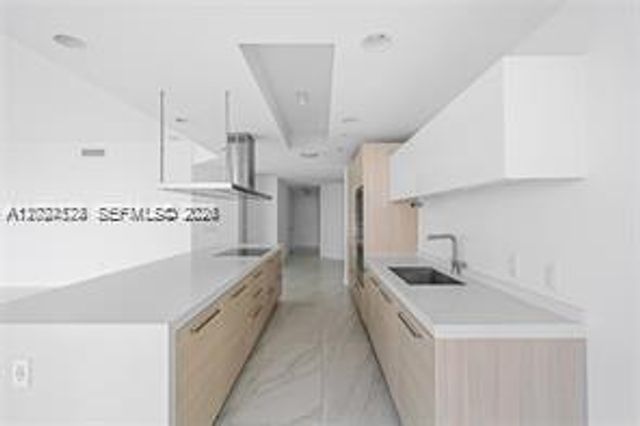 17111 Biscayne Blvd 1210, North Miami Beach, FL 33160