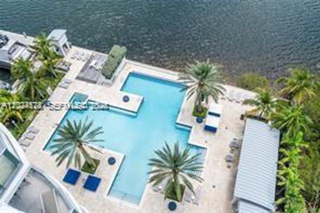 17111 Biscayne Blvd 1210, North Miami Beach, FL 33160