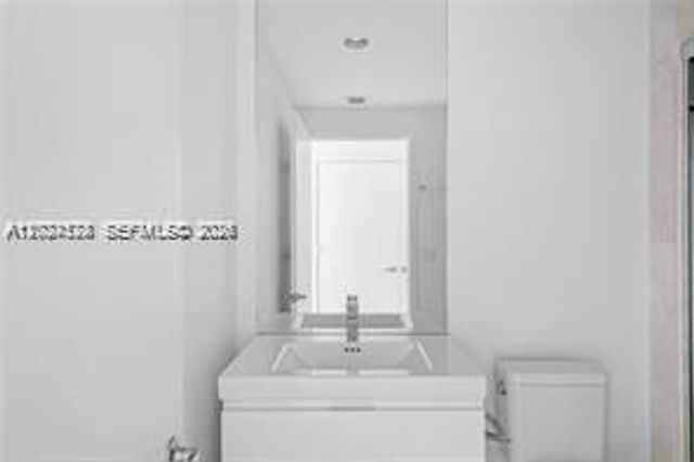 17111 Biscayne Blvd 1210, North Miami Beach, FL 33160