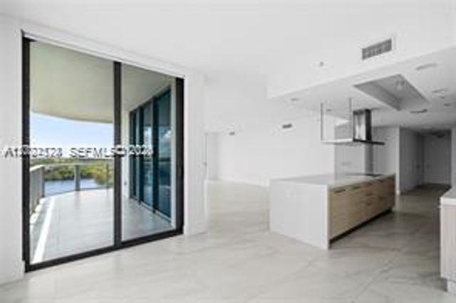 17111 Biscayne Blvd 1210, North Miami Beach, FL 33160