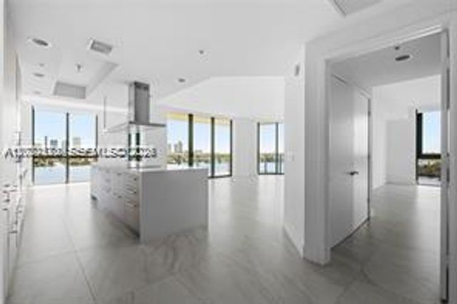 17111 Biscayne Blvd 1210, North Miami Beach, FL 33160