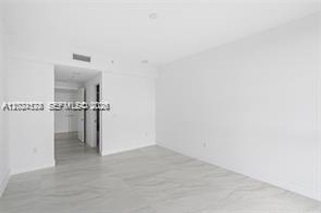 17111 Biscayne Blvd 1210, North Miami Beach, FL 33160