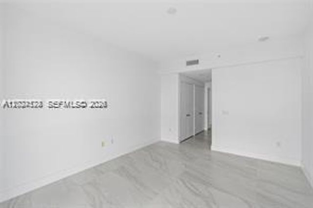 17111 Biscayne Blvd 1210, North Miami Beach, FL 33160