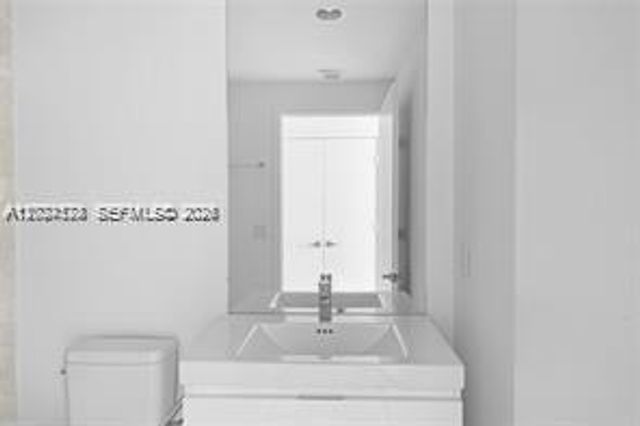 17111 Biscayne Blvd 1210, North Miami Beach, FL 33160