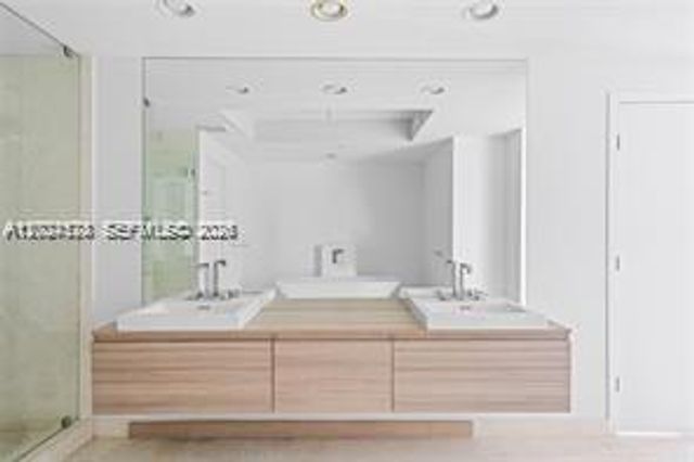 17111 Biscayne Blvd 1210, North Miami Beach, FL 33160
