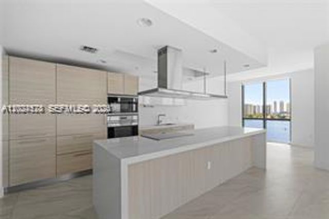 17111 Biscayne Blvd 1210, North Miami Beach, FL 33160