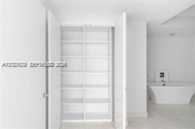 17111 Biscayne Blvd 1210, North Miami Beach, FL 33160