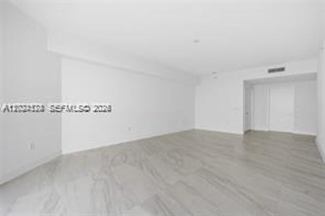 17111 Biscayne Blvd 1210, North Miami Beach, FL 33160